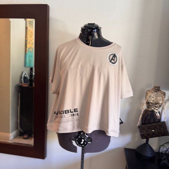 Marvel Avengers Beige 2X Crop Fitness top NWT Gift - Picture 7 of 8